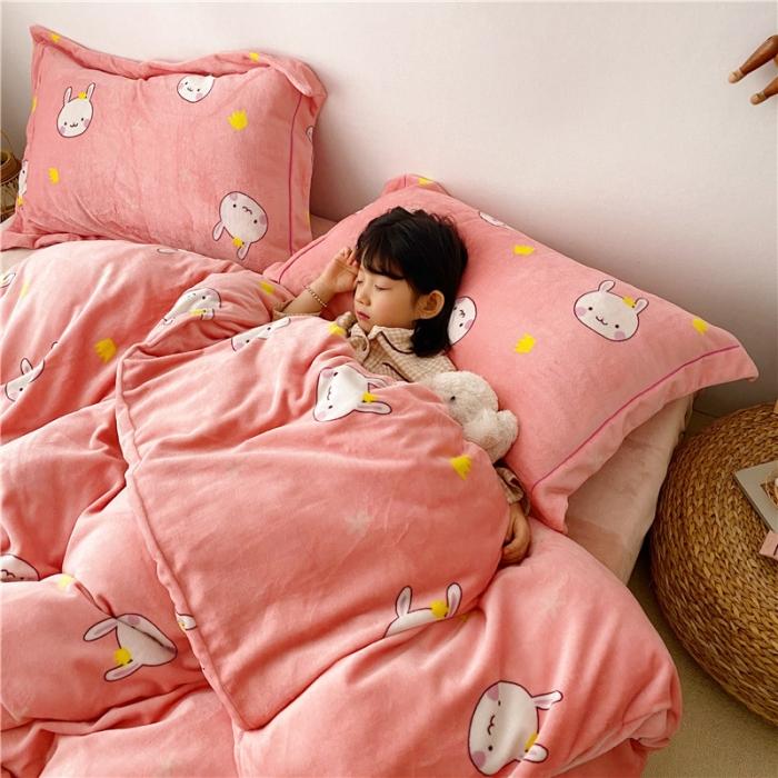 91家纺网 家纺一手货源 找家纺 时年 2019牛奶绒印花保暖四件套童模图 小兔几