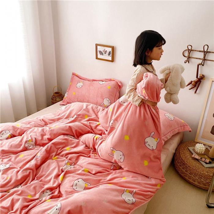 91家纺网 家纺一手货源 找家纺 时年 2019牛奶绒印花保暖四件套童模图 小兔几