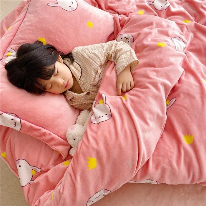 91家纺网 家纺一手货源 找家纺 时年 2019牛奶绒印花保暖四件套童模图 小兔几