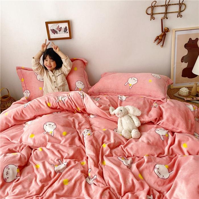 91家纺网 家纺一手货源 找家纺 时年 2019牛奶绒印花保暖四件套童模图 小兔几