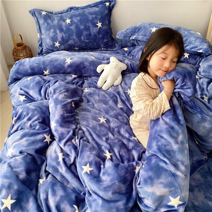 91家纺网 家纺一手货源 找家纺 时年 2019牛奶绒印花保暖四件套童模图 星云