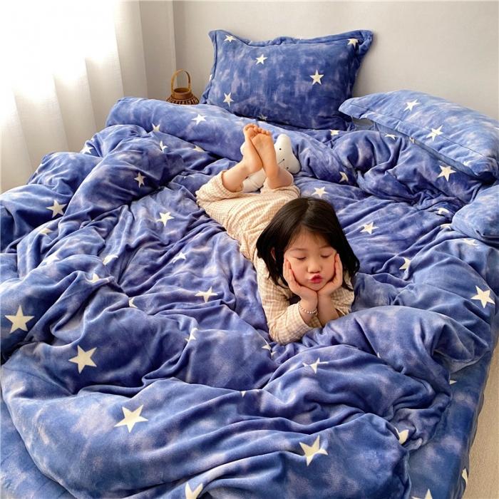 91家纺网 家纺一手货源 找家纺 时年 2019牛奶绒印花保暖四件套童模图 星云