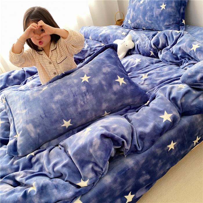 91家纺网 家纺一手货源 找家纺 时年 2019牛奶绒印花保暖四件套童模图 星云