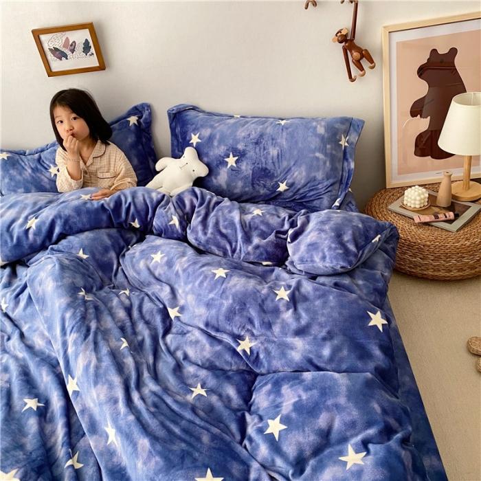 91家纺网 家纺一手货源 找家纺 时年 2019牛奶绒印花保暖四件套童模图 星云