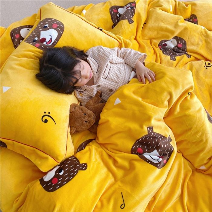 91家纺网 家纺一手货源 找家纺 时年 2019牛奶绒印花保暖四件套童模图 音乐熊仔