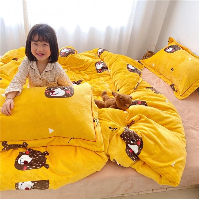 91家纺网 家纺一手货源 找家纺 时年 2019牛奶绒印花保暖四件套童模图 音乐熊仔