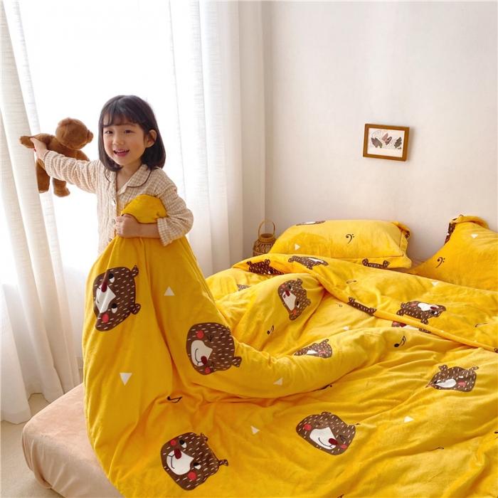 91家纺网 家纺一手货源 找家纺 时年 2019牛奶绒印花保暖四件套童模图 音乐熊仔