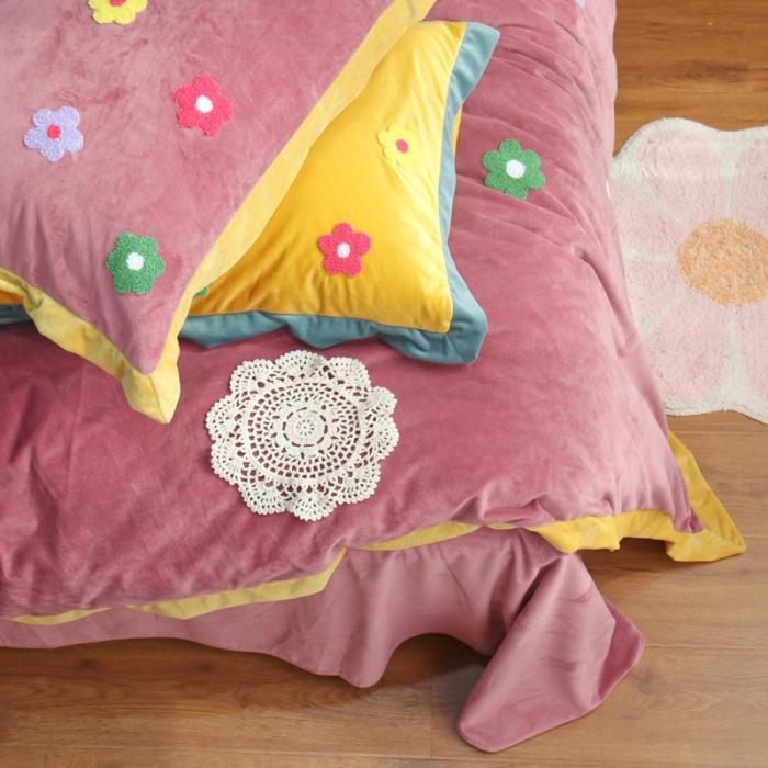 91家纺网 家纺一手货源 找家纺 润缦 2019 ins泫雅风宝宝绒四件套牛奶绒四件套 可爱花朵-豆沙色