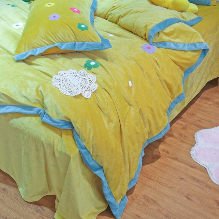 91家纺网 家纺一手货源 找家纺 润缦 2019 ins泫雅风宝宝绒四件套牛奶绒四件套 可爱花朵-黄色