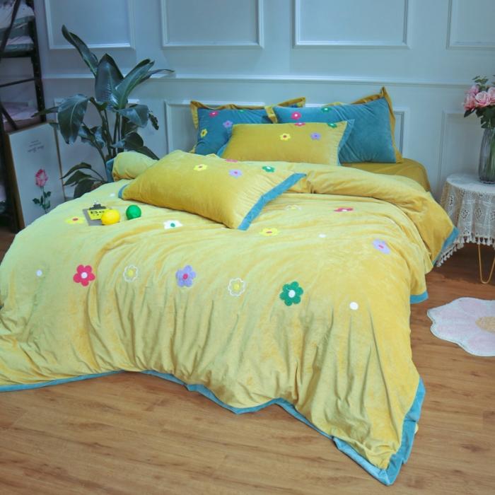 91家纺网 家纺一手货源 找家纺 润缦 2019 ins泫雅风宝宝绒四件套牛奶绒四件套 可爱花朵-黄色