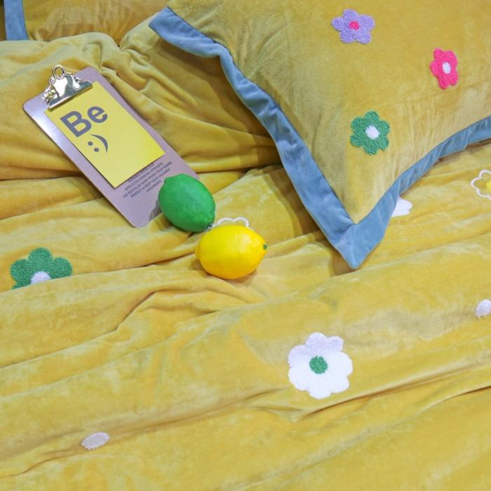 91家纺网 家纺一手货源 找家纺 润缦 2019 ins泫雅风宝宝绒四件套牛奶绒四件套 可爱花朵-黄色