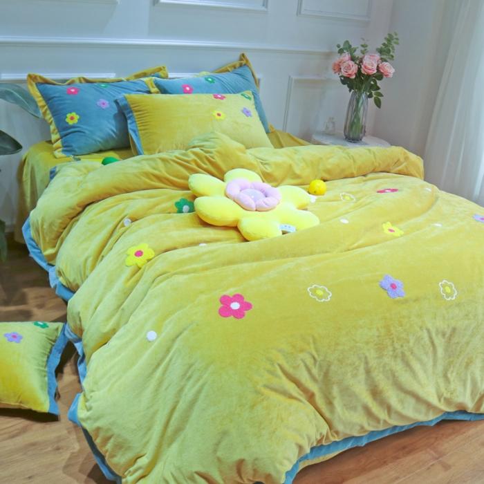 91家纺网 家纺一手货源 找家纺 润缦 2019 ins泫雅风宝宝绒四件套牛奶绒四件套 可爱花朵-黄色