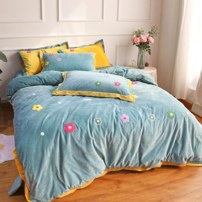 91家纺网 家纺一手货源 找家纺 润缦 2019 ins泫雅风宝宝绒四件套牛奶绒四件套 可爱花朵-绿色