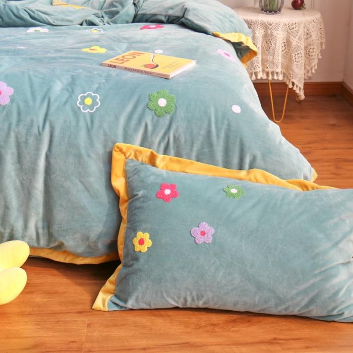 91家纺网 家纺一手货源 找家纺 润缦 2019 ins泫雅风宝宝绒四件套牛奶绒四件套 可爱花朵-绿色