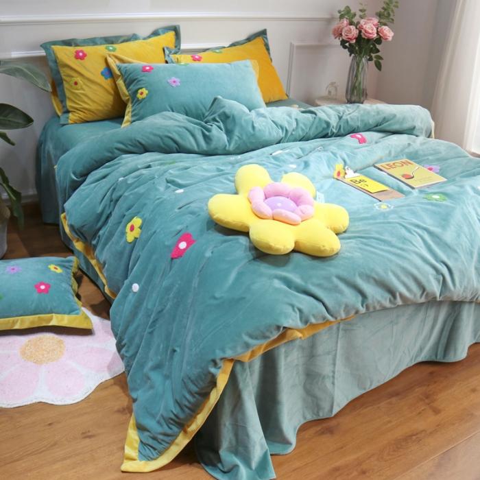 91家纺网 家纺一手货源 找家纺 润缦 2019 ins泫雅风宝宝绒四件套牛奶绒四件套 可爱花朵-绿色