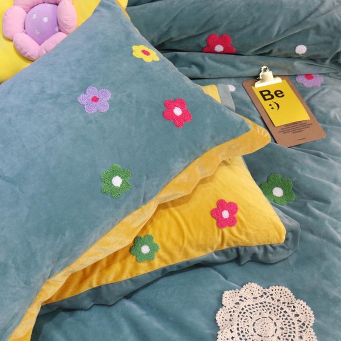 91家纺网 家纺一手货源 找家纺 润缦 2019 ins泫雅风宝宝绒四件套牛奶绒四件套 可爱花朵-绿色