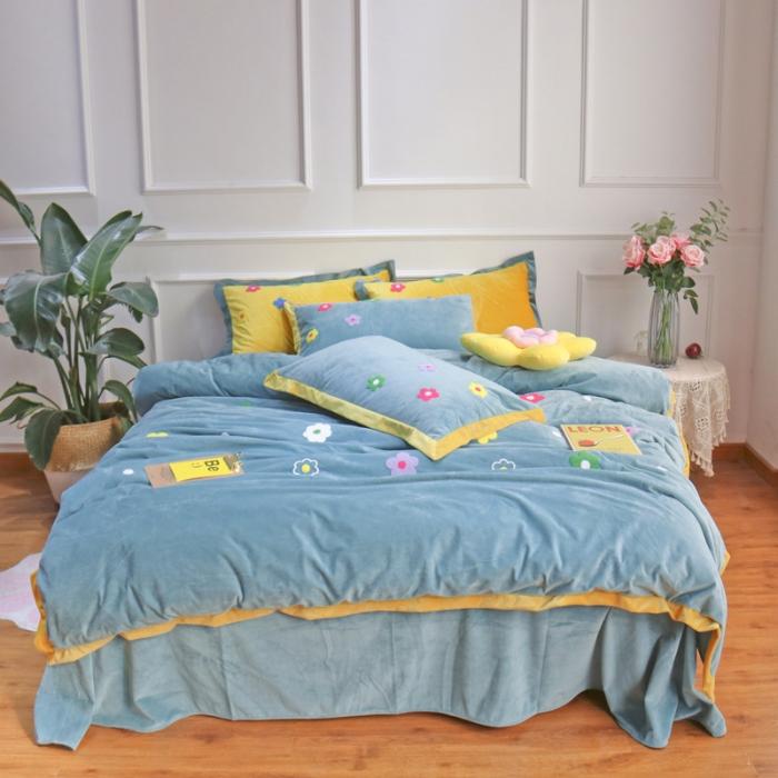 91家纺网 家纺一手货源 找家纺 润缦 2019 ins泫雅风宝宝绒四件套牛奶绒四件套 可爱花朵-绿色