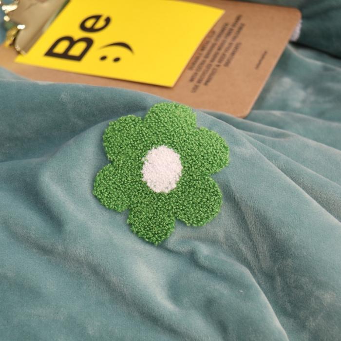 91家纺网 家纺一手货源 找家纺 润缦 2019 ins泫雅风宝宝绒四件套牛奶绒四件套 可爱花朵-绿色