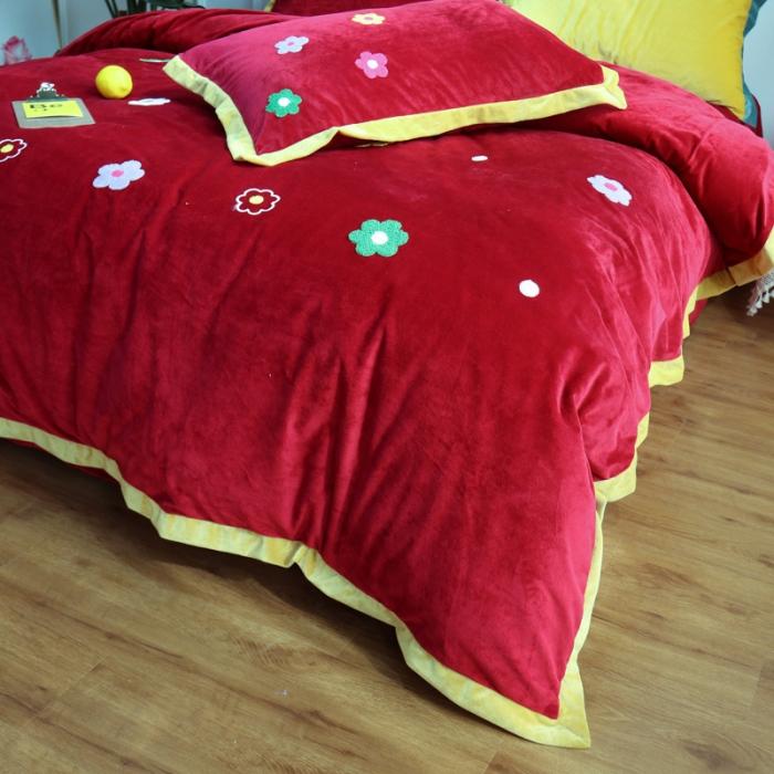 91家纺网 家纺一手货源 找家纺 润缦 2019 ins泫雅风宝宝绒四件套牛奶绒四件套 可爱花朵-酒红色