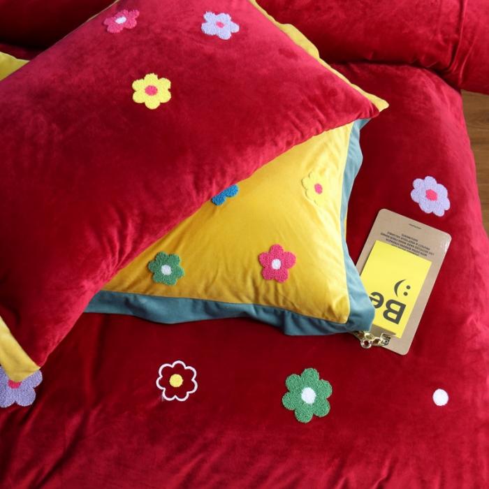 91家纺网 家纺一手货源 找家纺 润缦 2019 ins泫雅风宝宝绒四件套牛奶绒四件套 可爱花朵-酒红色