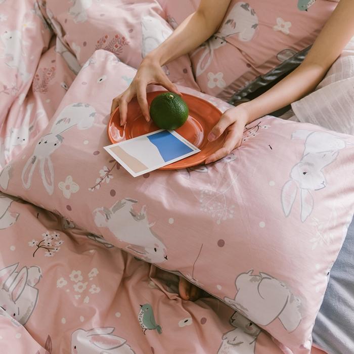 91家纺网 家纺一手货源 找家纺 窝米 2019新款圆网棉加绒四件套床单款 天真兔粉