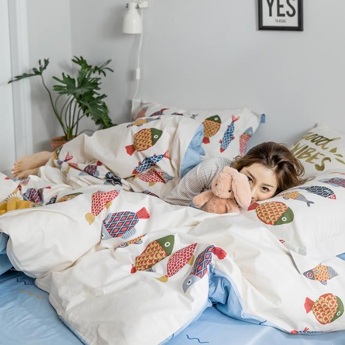 91家纺网 家纺一手货源 找家纺 窝米 2018全棉13372减龄卡通系列四件套床单款 锦鲤