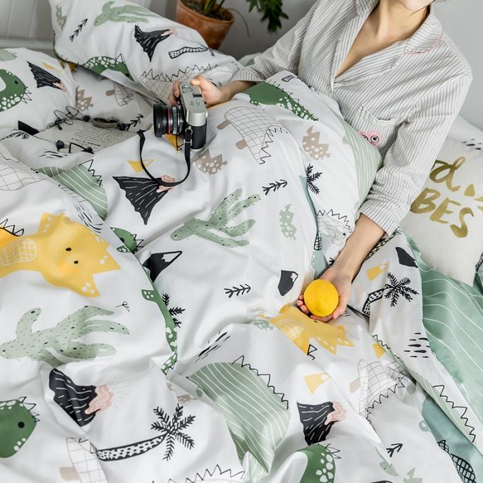 91家纺网 家纺一手货源 找家纺 窝米 2018全棉13372减龄卡通系列四件套床单款恐龙世界