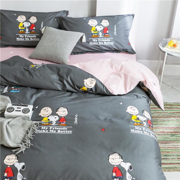 91家纺网 家纺一手货源 找家纺 窝米2019全棉13372减龄卡通系列四件套床单款史努比蓝灰