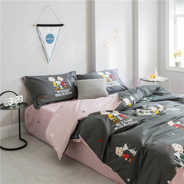 91家纺网 家纺一手货源 找家纺 窝米2019全棉13372减龄卡通系列四件套床单款史努比蓝灰