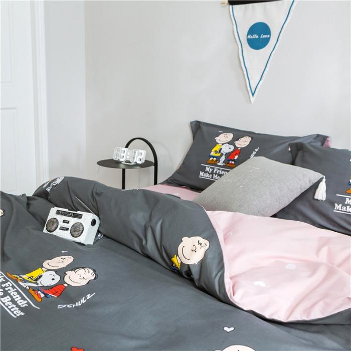 91家纺网 家纺一手货源 找家纺 窝米2019全棉13372减龄卡通系列四件套床单款史努比蓝灰