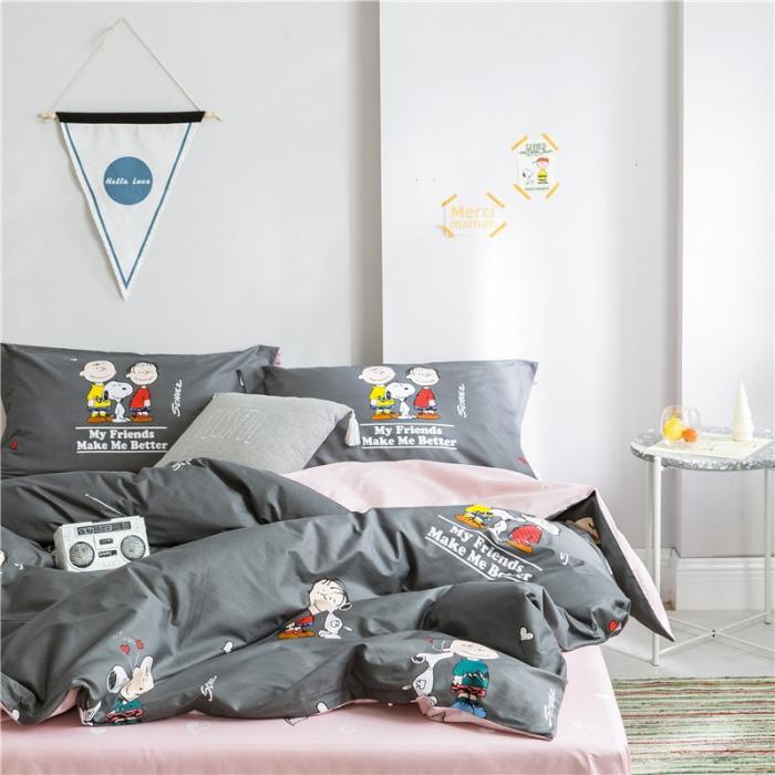 91家纺网 家纺一手货源 找家纺 窝米2019全棉13372减龄卡通系列四件套床单款史努比蓝灰