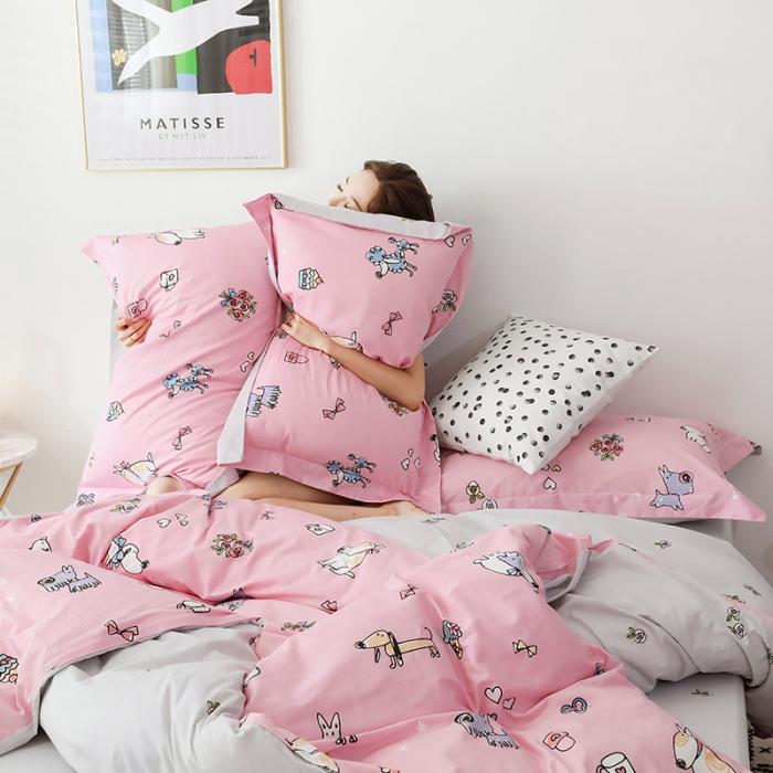 91家纺网 家纺一手货源 找家纺 窝米 2019全棉13372卡通花卉系列四件套床单款 牛头狗