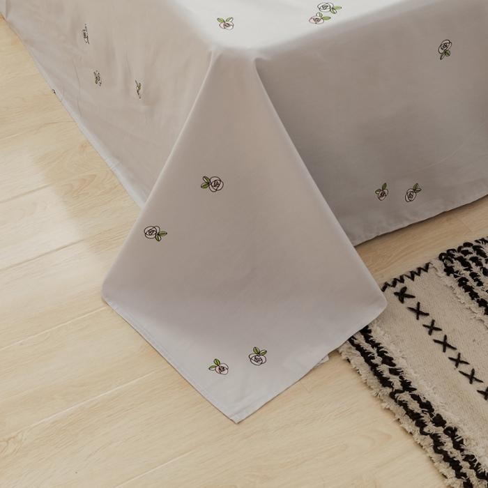 91家纺网 家纺一手货源 找家纺 窝米 2019全棉13372卡通花卉系列四件套床单款 牛头狗