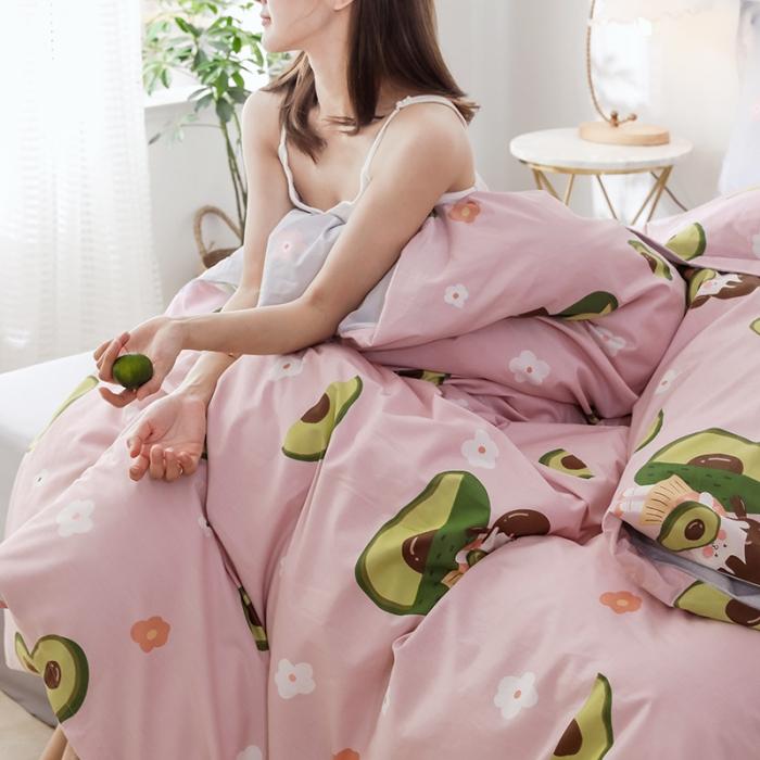 91家纺网 家纺一手货源 找家纺 窝米2019全棉13372卡通花卉系列四件套床单款牛油果女孩