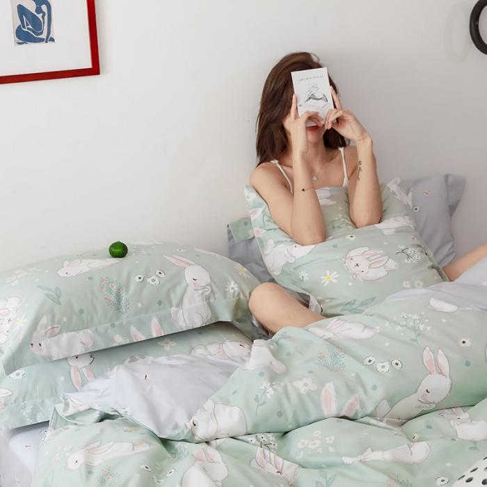 91家纺网 家纺一手货源 找家纺 窝米 2019全棉13372卡通花卉系列四件套床单款天真兔绿