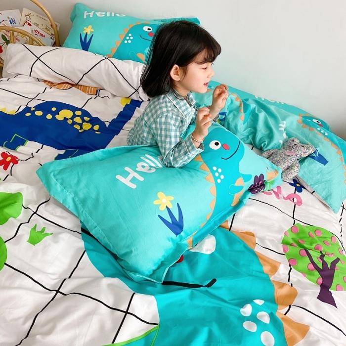 91家纺网 家纺一手货源 找家纺 金爱家家纺 2021新款童梦系列大版卡通全棉四件套 独家恐龙森林白