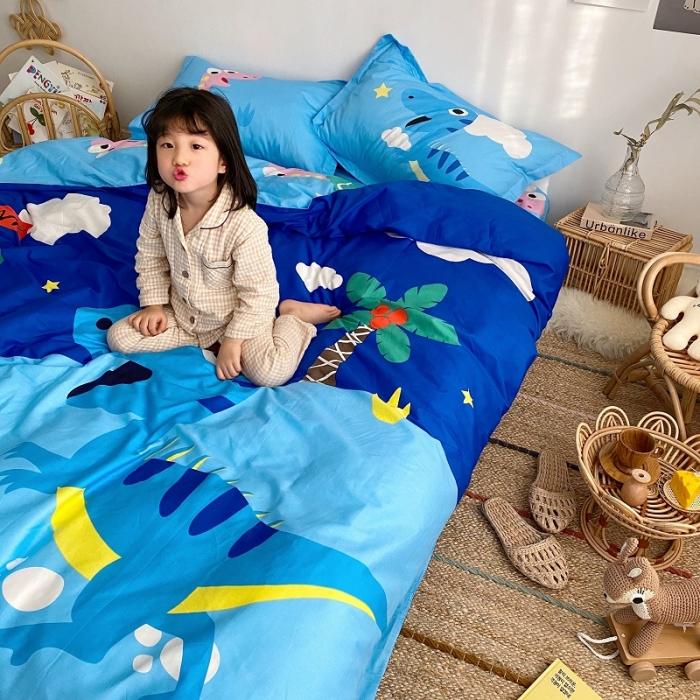 91家纺网 家纺一手货源 找家纺 金爱家家纺 2021新款童梦系列大版卡通全棉四件套 独家恐龙森林蓝