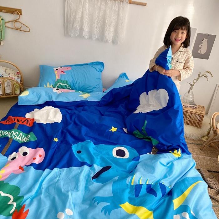 91家纺网 家纺一手货源 找家纺 金爱家家纺 2021新款童梦系列大版卡通全棉四件套 独家恐龙森林蓝