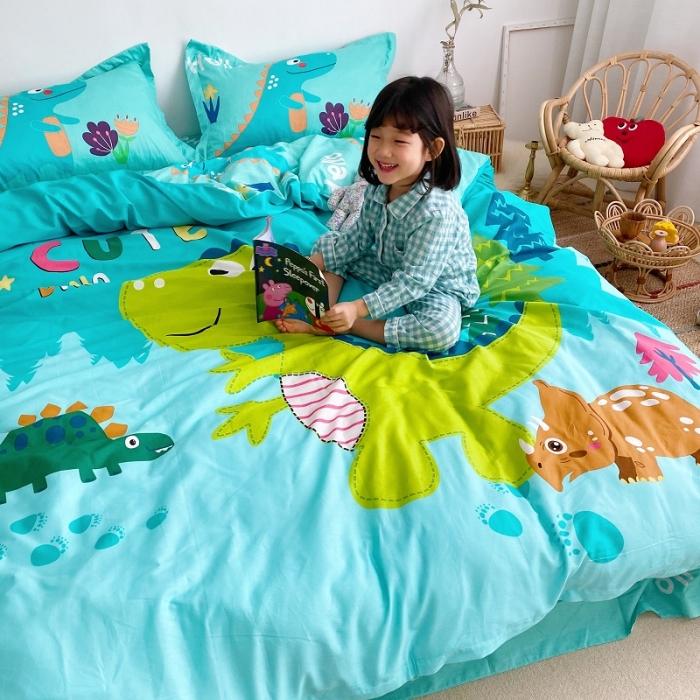 91家纺网 家纺一手货源 找家纺 金爱家家纺 2021新款童梦系列大版卡通全棉四件套 独家恐龙森林绿