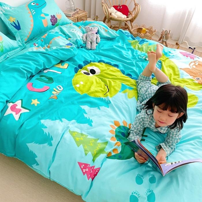 91家纺网 家纺一手货源 找家纺 金爱家家纺 2021新款童梦系列大版卡通全棉四件套 独家恐龙森林绿