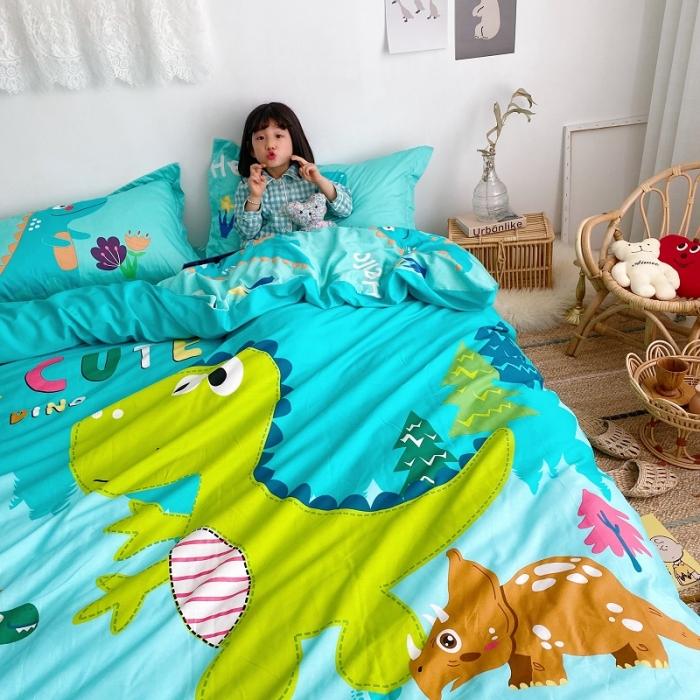 91家纺网 家纺一手货源 找家纺 金爱家家纺 2021新款童梦系列大版卡通全棉四件套 独家恐龙森林绿