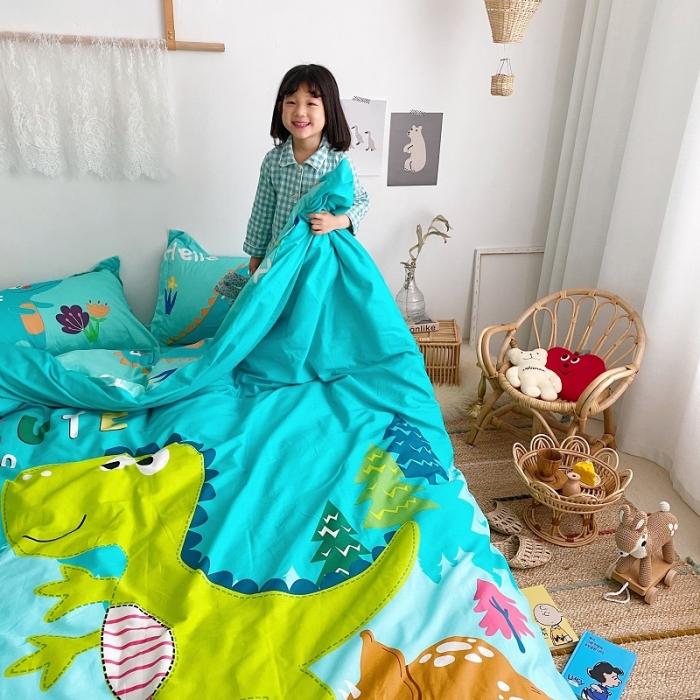 91家纺网 家纺一手货源 找家纺 金爱家家纺 2021新款童梦系列大版卡通全棉四件套 独家恐龙森林绿