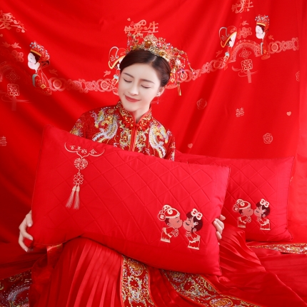 91家纺网 家纺一手货源 找家纺 沃兰国际 全棉贡缎高端婚庆羽丝绒枕芯中国风喜庆结婚单人枕头