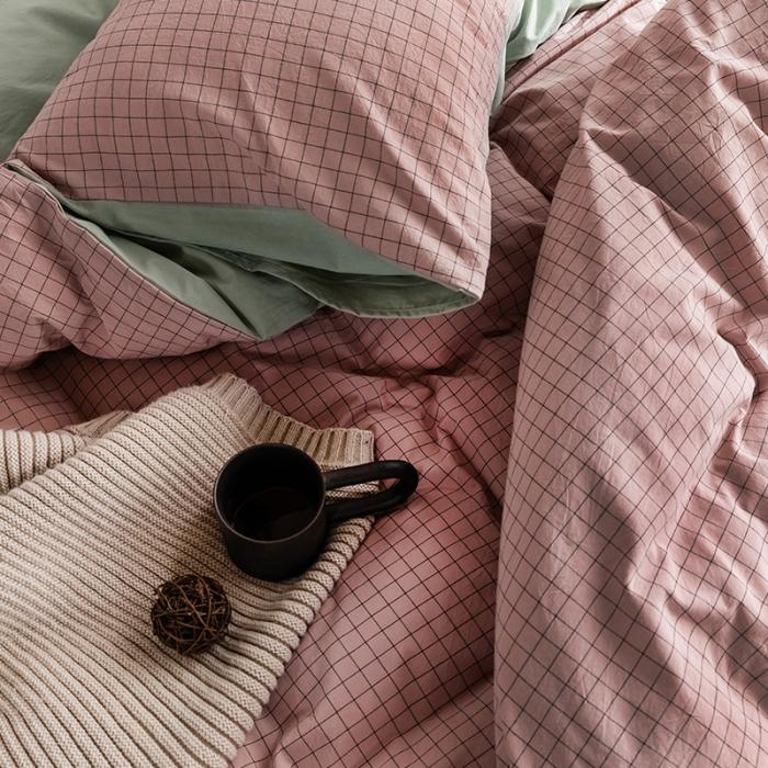 91家纺网 家纺一手货源 找家纺 蓝巢家纺2020年春夏新品全棉加厚水洗棉双拼款四件套丁香粉格