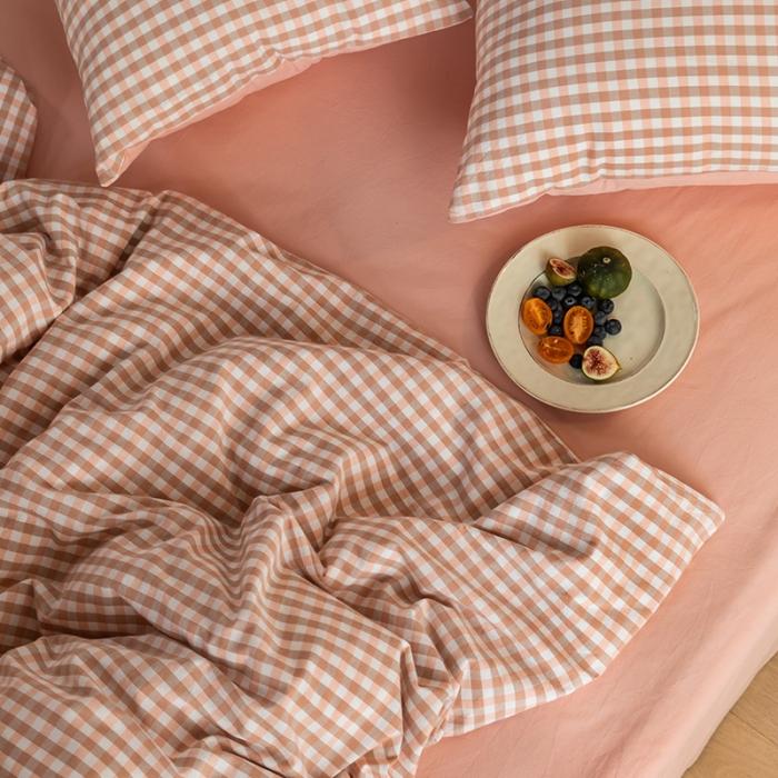 91家纺网 家纺一手货源 找家纺 蓝巢家纺 2020年春夏新品全棉加厚水洗棉双拼款四件套蜜粉格