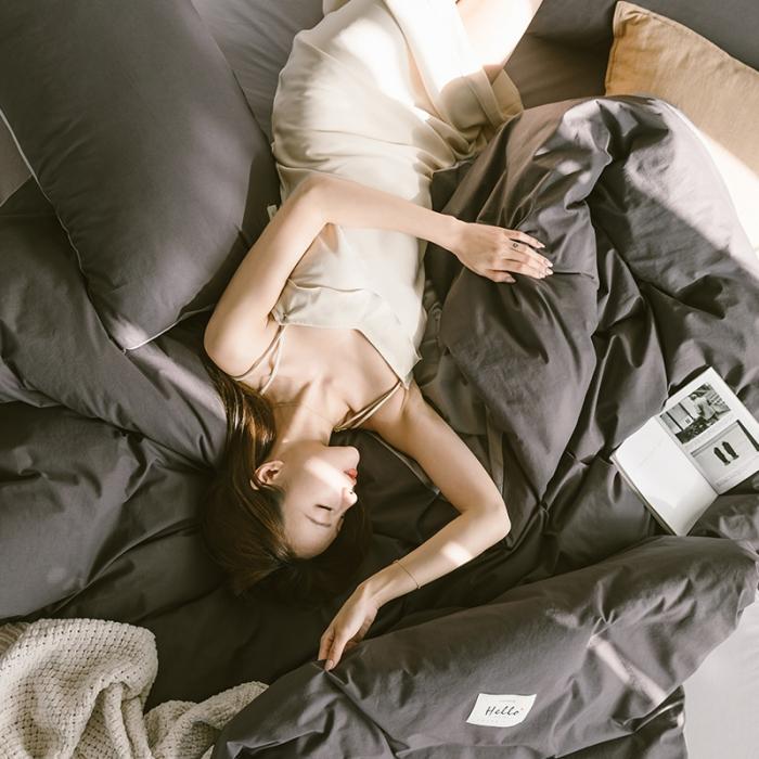 91家纺网 家纺一手货源 找家纺 蓝巢家纺2020年春夏新品全棉加厚水洗棉双拼款四件套深灰浅灰