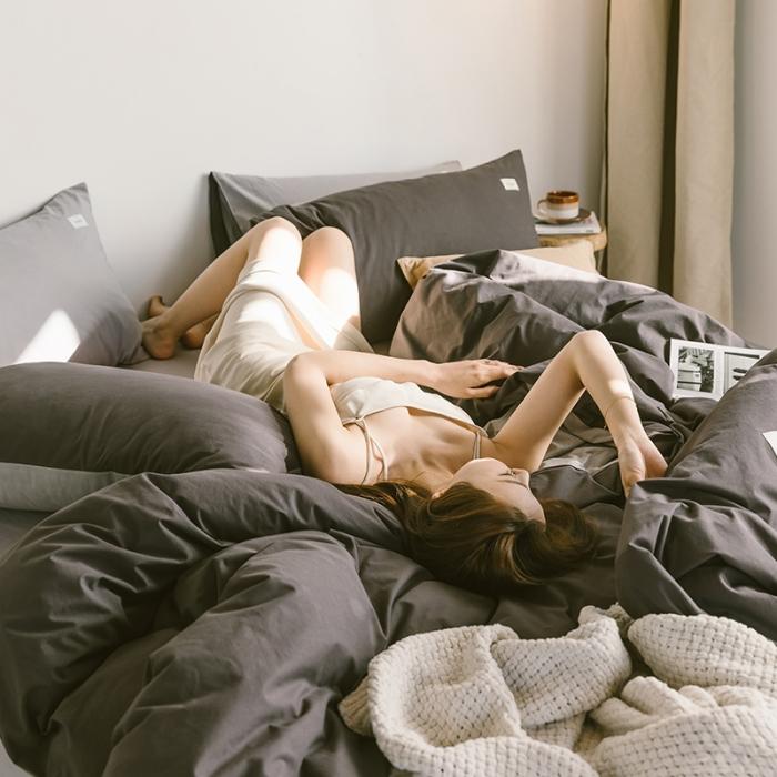 91家纺网 家纺一手货源 找家纺 蓝巢家纺2020年春夏新品全棉加厚水洗棉双拼款四件套深灰浅灰