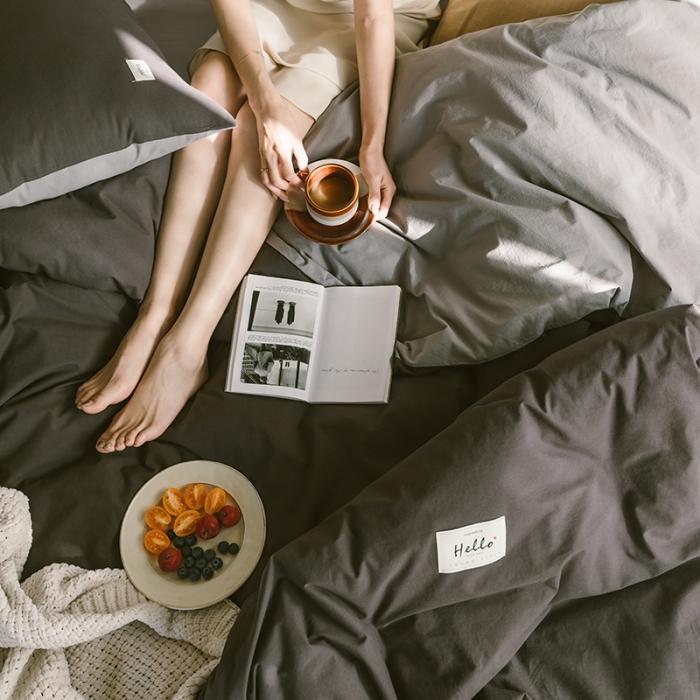 91家纺网 家纺一手货源 找家纺 蓝巢家纺2020年春夏新品全棉加厚水洗棉双拼款四件套深灰浅灰