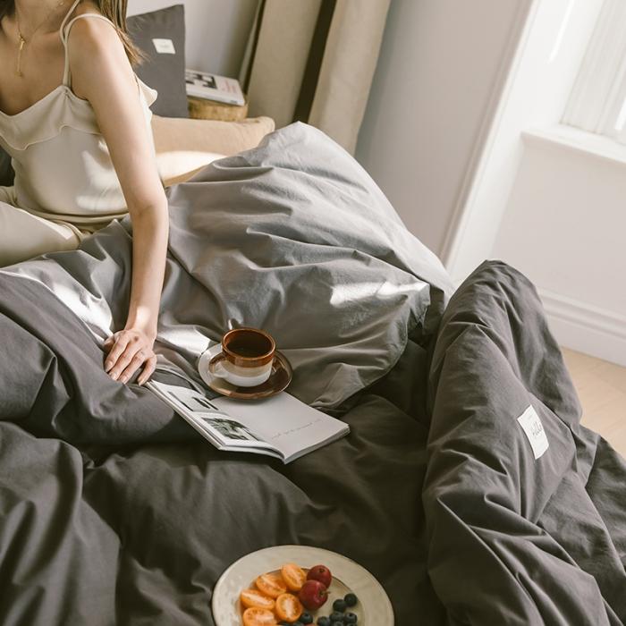 91家纺网 家纺一手货源 找家纺 蓝巢家纺2020年春夏新品全棉加厚水洗棉双拼款四件套深灰浅灰