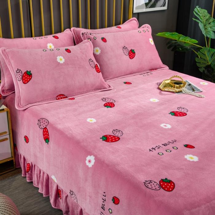 91家纺网 家纺一手货源 找家纺 雨洋家纺 2025新款加厚金貂绒床裙床盖 草莓